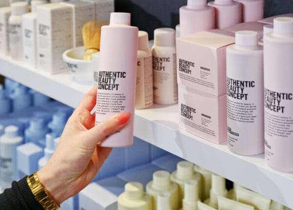 The Hair hub Amsterdam, Apeldoorn, Arnhem, Berlicum, Borculo, Borne, Deventer, Doetinchem, Eibergen, Enschede, Goor, Haaksbergen, Heemstede, Hengelo, Lichtenvoorde, Nijmegen, Oosterhout, Rijen, Soest, Ulft, Utrecht, Voorburg, Voorschoten, Winterswijk, Zevenaar, Zwolle